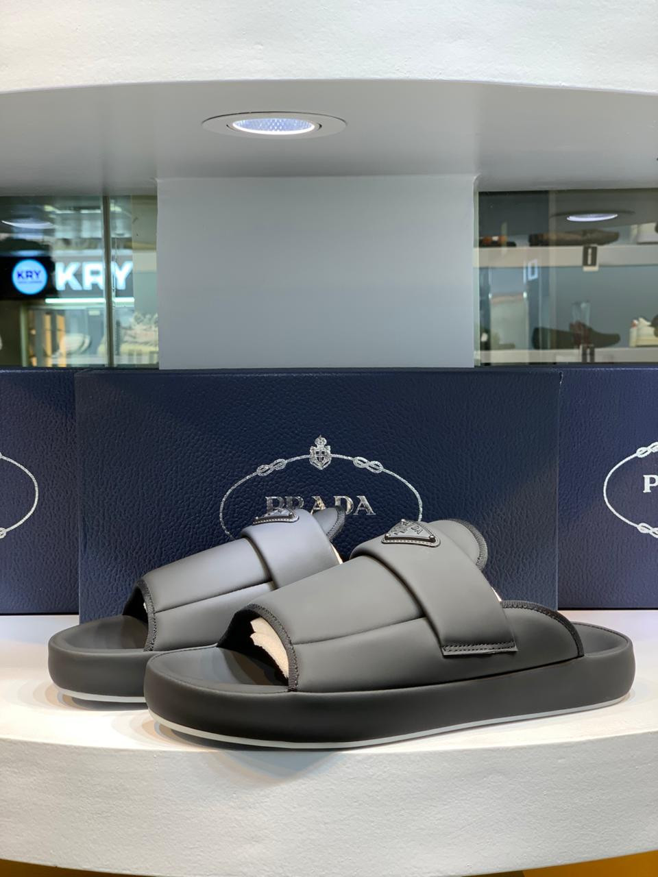 Prada Full Black Round Slide (1:1)